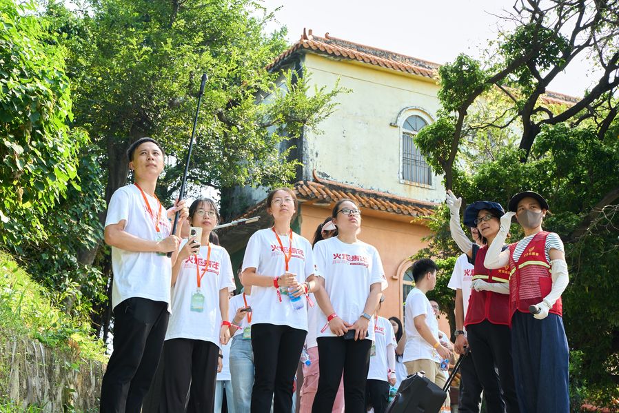 2.2 火炬大学生走访省级“百千万工程”典型村_1_.jpg
