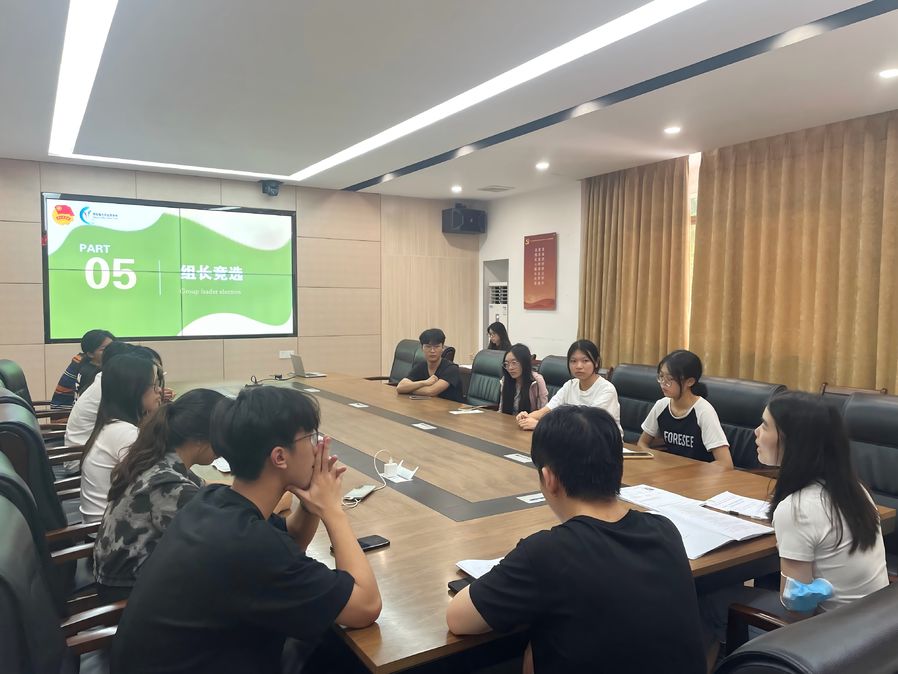 1.1 召开暑期大学生见（实）习活动小组见面会_1_.jpg